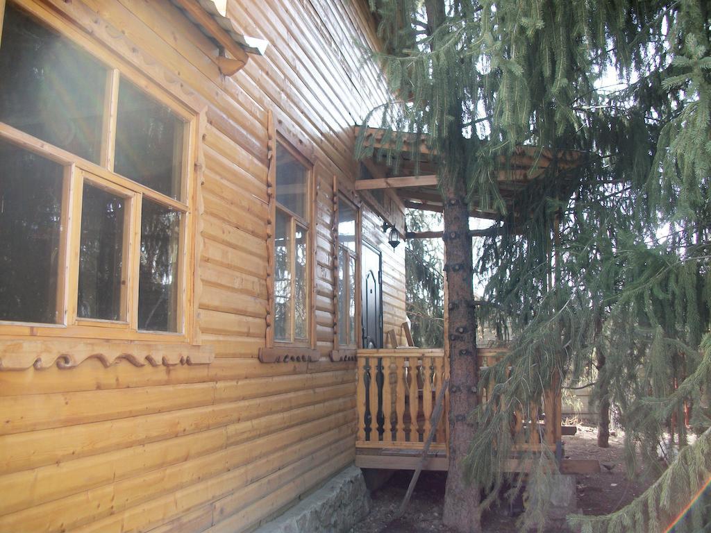 Enirest Hotel Karakol Bagian luar foto