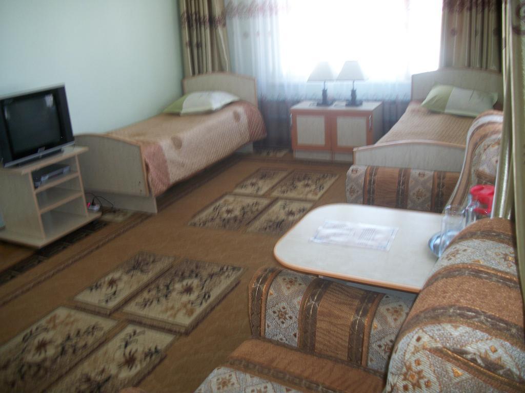Enirest Hotel Karakol Bagian luar foto