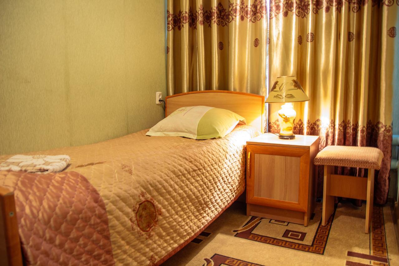 Enirest Hotel Karakol Bagian luar foto