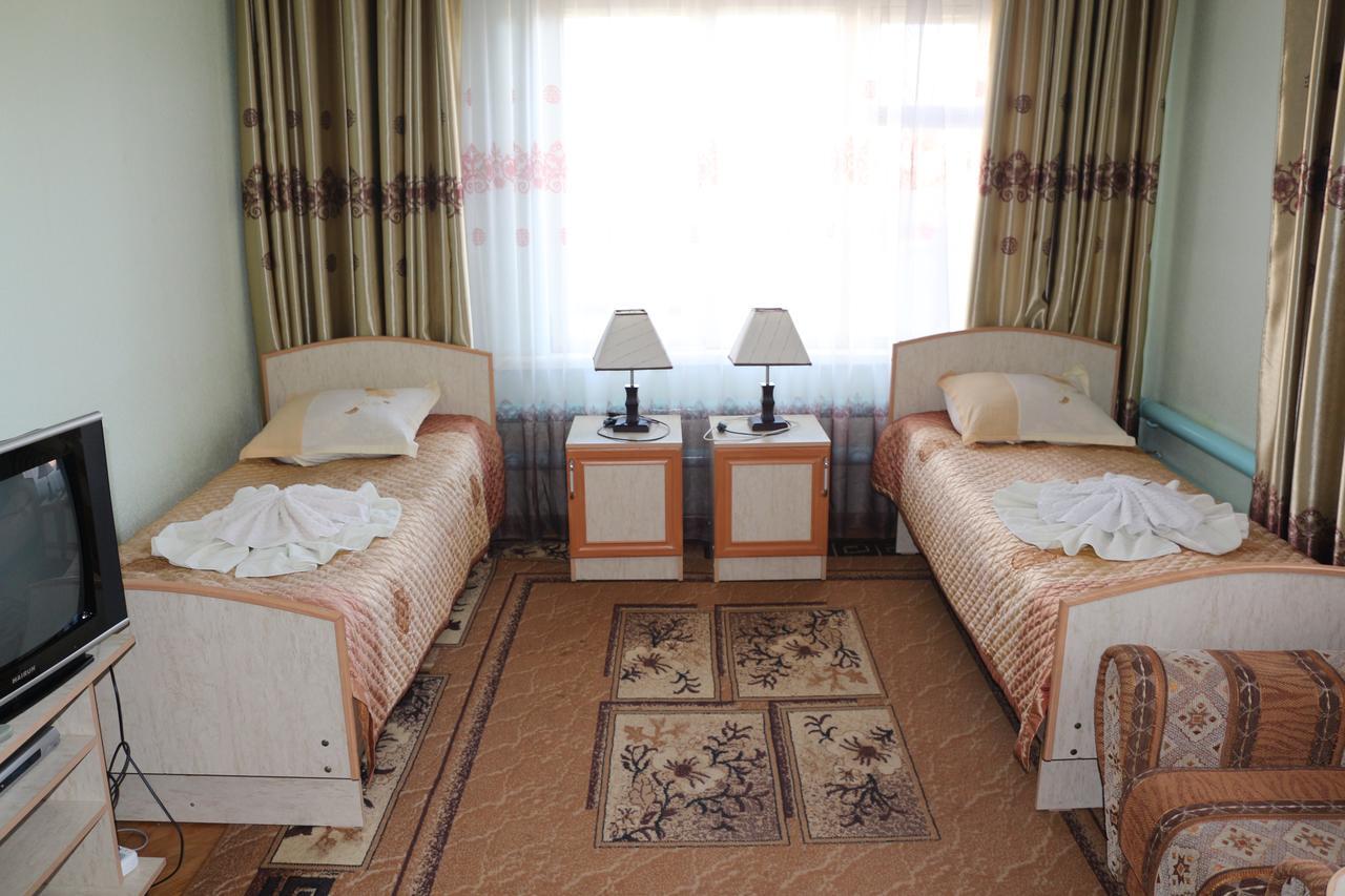 Enirest Hotel Karakol Bagian luar foto